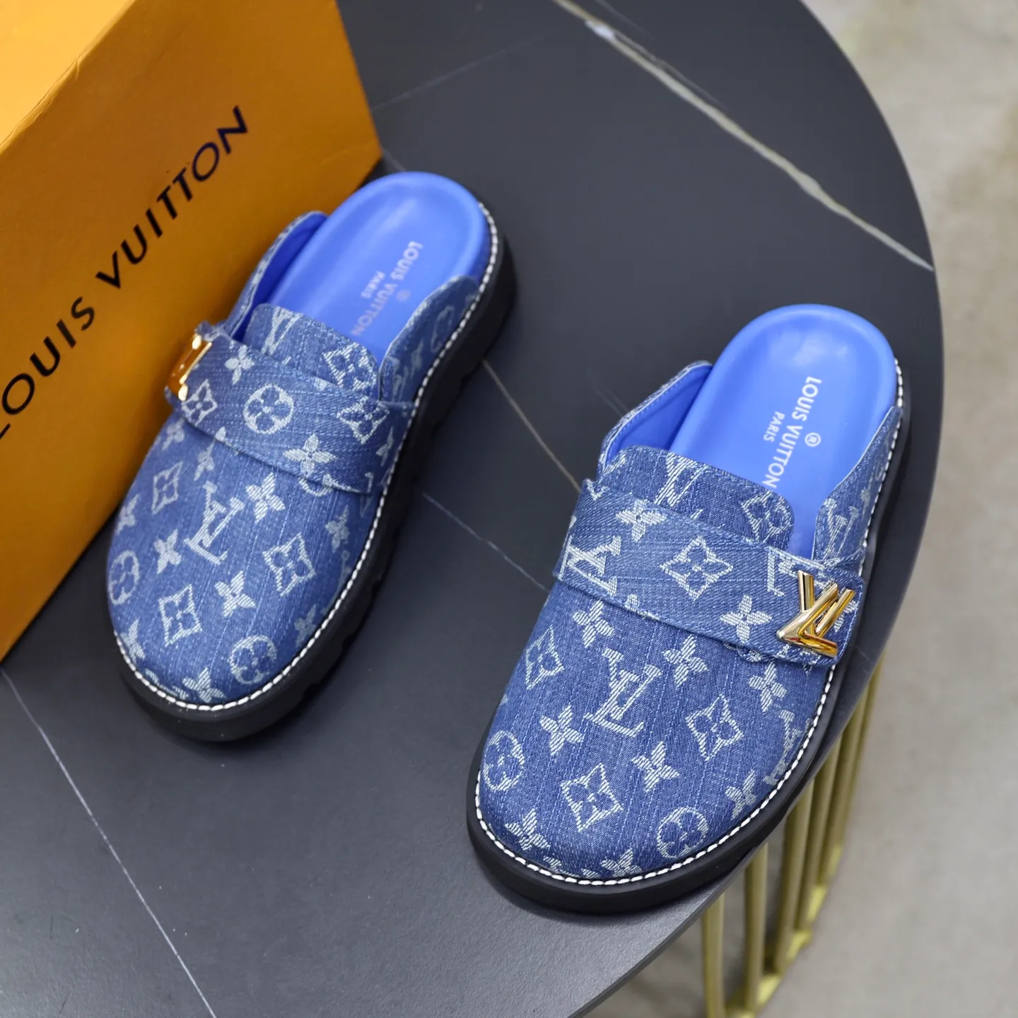 Ex-factory price 420💰 Lv. Popular men's slippers hot sale 🔥 🩴Official website one to one production 38-45 sizes 45 46 🉑️Customized!